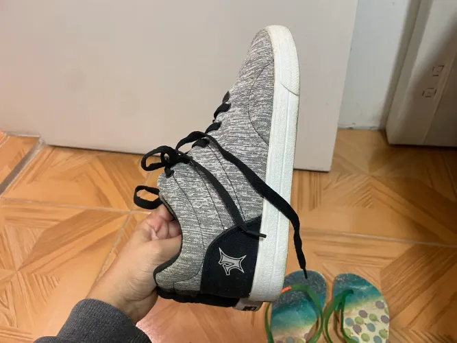 Vendo Combo Tênis casual e chinelo havaianas