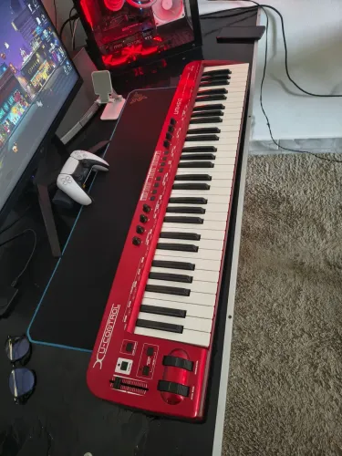 Controlador Behringer UMX-610 + interface U-Phoria UMC 202HD