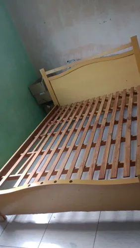 Cama de madeira com colchão+bicicleta, .700R$ .Retirada B.Caimbé .