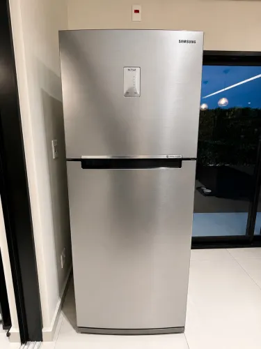 Vendo Geladeira Samsung 385 litros