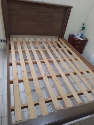 Cama de casal seminova Reforçada 