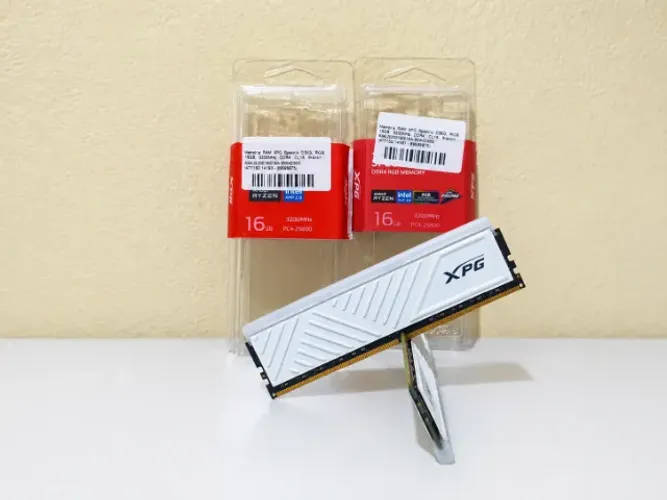 Kit Memória RAM XPG Spectrix D35G RGB 32GB DDR4