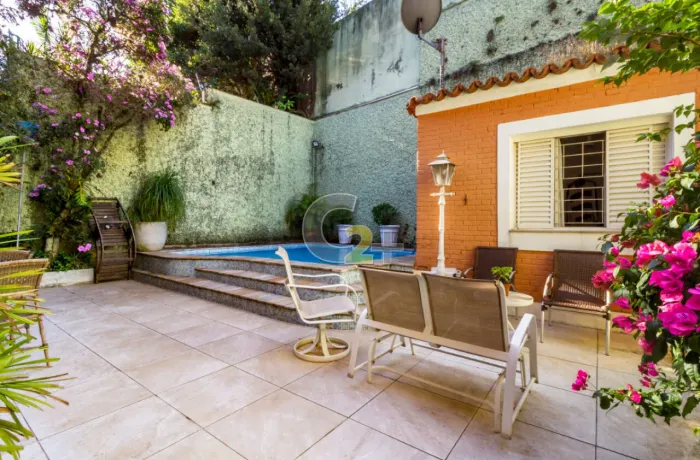 Casa para alugar na Vila Leopoldina, 448m2, 5 quartos, 3 suítes, 4 vagas de garagem.