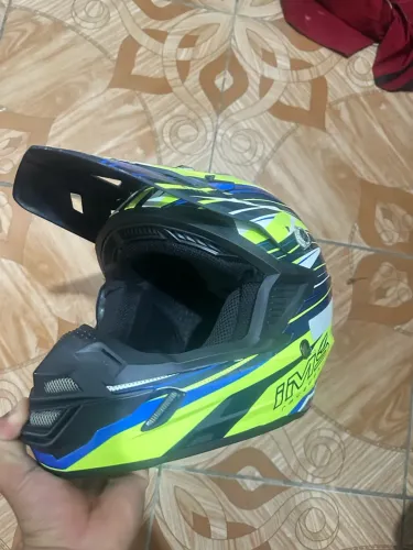 Capacete semi novo 
