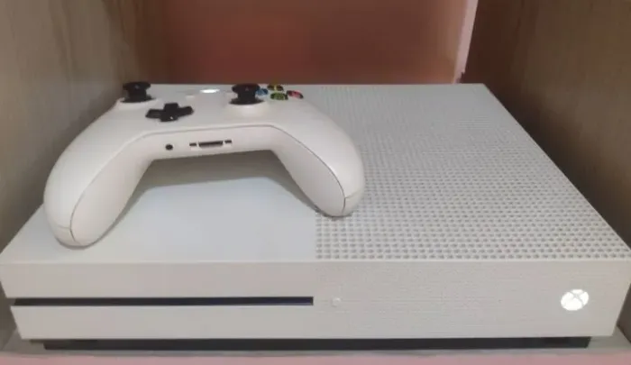 Xbox ONE S 1 Controle + FC26 Original ESTADO DE NOVO