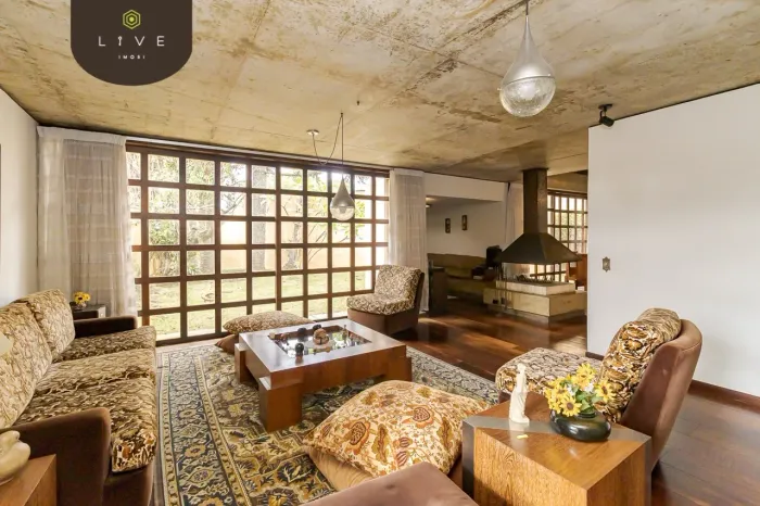 Casa com 04 quartos, suíte, piscina e área gourmet à venda no bairro Vista Alegre em Curit