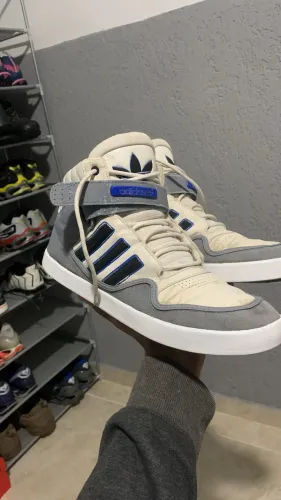 Tenis adidas de basquete