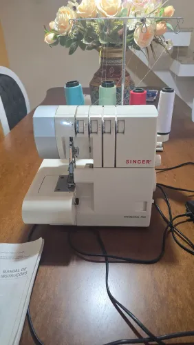 Máquina Singer overlock differential feed