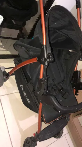 Vende-se carrinho de bebê e balanço