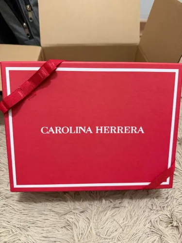 Caixa pequena Carolina Herrera- NOVA