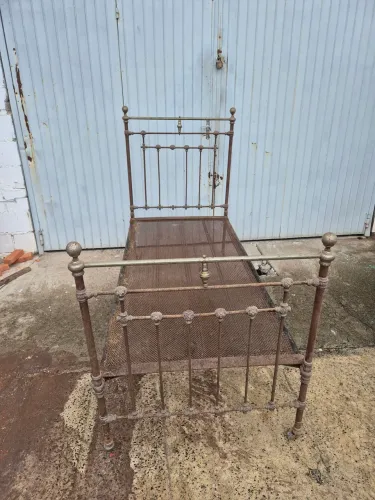 Cama antiga solteiro