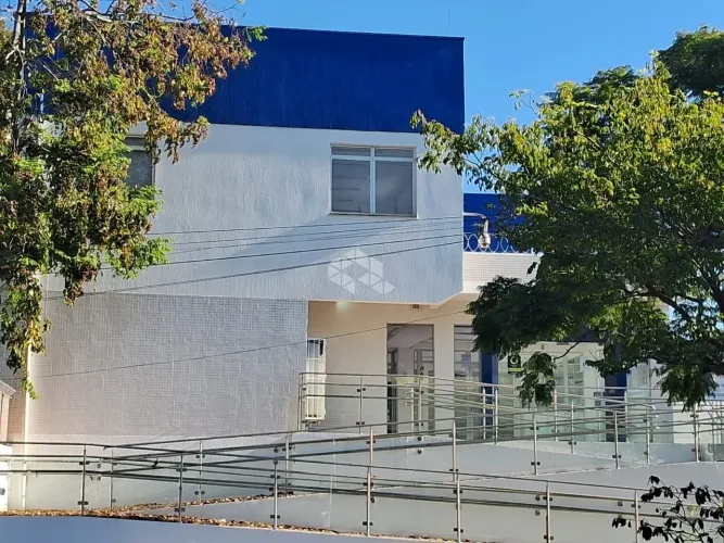 Prédio comercial na Eduardo Prado c/ vagas de estacionamento - excelente localização -