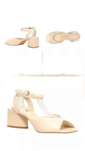 Sandália carrano em couro bege Número 35