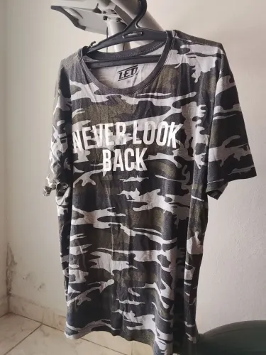 Camiseta masculina verde