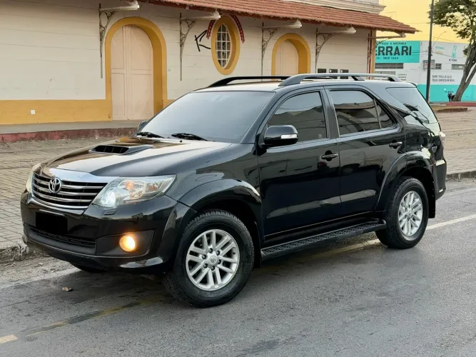 Toyota Hilux SW4 SRV D4-d 4X4 3.0 TDI Dies. AUT 2013