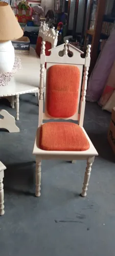 Conjunto de mesa com 8 cadeiras