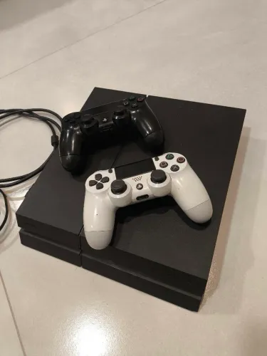 Ps4 Com 2 controles Apenas R$ 1.150