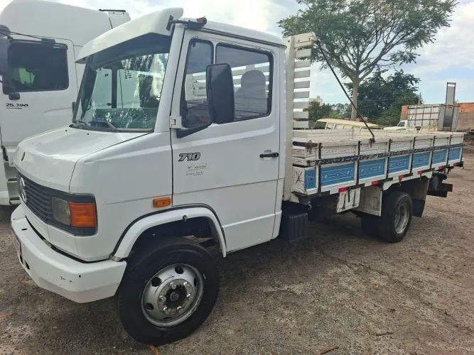 Mercedes Benz MB 710 plus