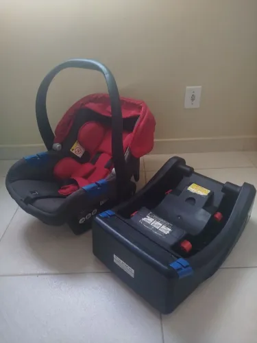 Bebê Conforto Burigotto Vermelho + base veicular