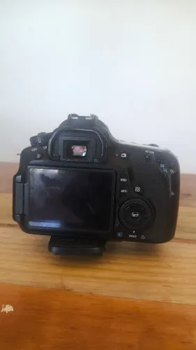 VENDO CANON 60D CORPO E COM LENTE 75-300