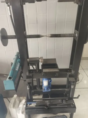 Máquina de desenpeno de rodas dê moto.