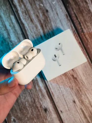 AirPods Pro 3 com capa Spigen
