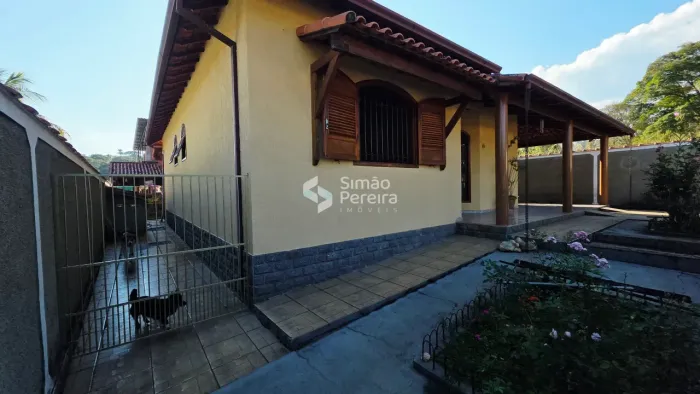 Casa linear à Venda, em rua plana em Simão Pereira, MG
