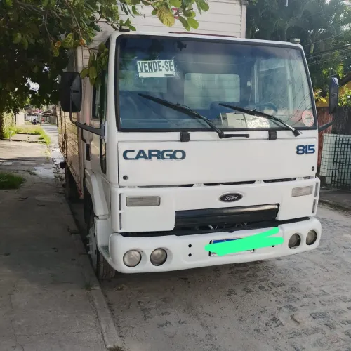 Caminhão baú Ford cargo 815