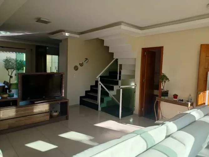 Casa para venda possui 171 metros quadrados com 3 quartos em Bairro Alto - Curitiba - Para