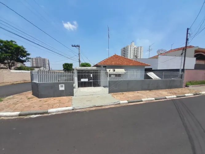 Venda de Casas / Padrão na cidade de Araraquara
