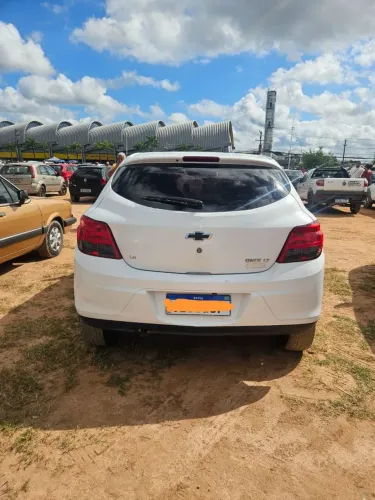 Chevrolet Onix Hatch LT 1.4 8V Flex Power Mec. 4P 2014