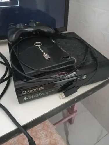 Xbox 360 com jogos no hgd e 1 controle