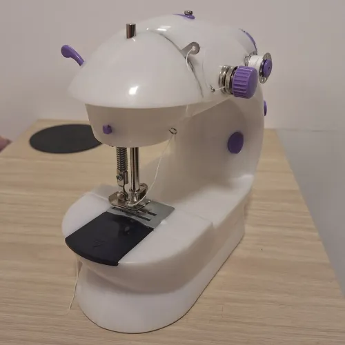 Mini Máquina de Costura Portátil (220V)