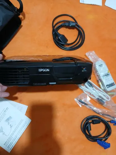 Troco um Projetor Epson novo novo com todos os acessórios