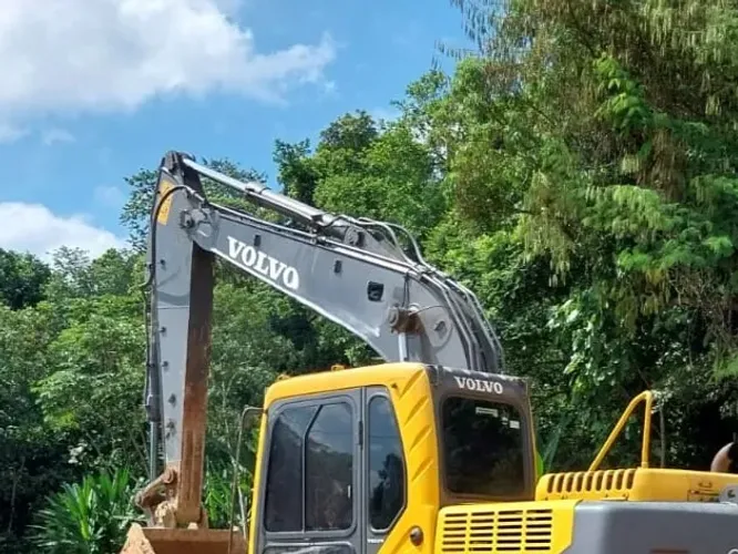 ESCAVADEIRA HIDRÁULICA VOLVO EC140B LCM
