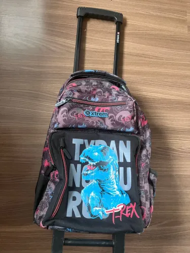 Mochila escolar com rodas infantil de T-Rex usada