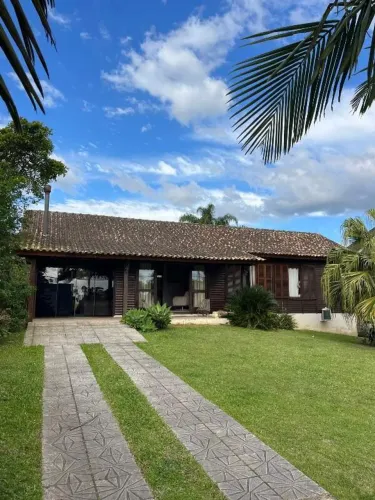 Casa em Condomínio Fechado