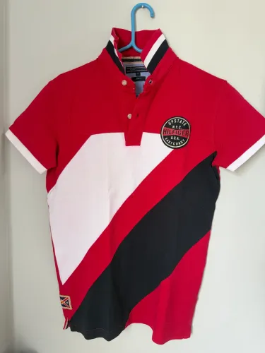 Camiseta Polo Tommy Hilfiger - Tamanho M - Vermelha