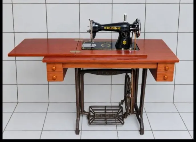 Máquina de costura antiga