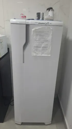 Geladeira Eletrolux 240 litros