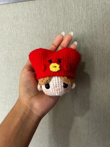 Chaveiro V BTS amigurumi