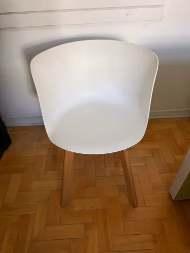 Cadeira com Design Moderno Branca