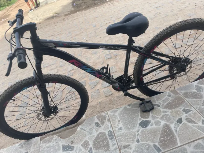 Vendo bicicleta aro 29,4 meses de uso 