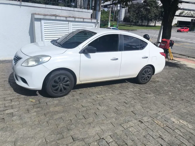 Nissan Versa SV 1.6 16V Flex Fuel 4P Mec. 2013