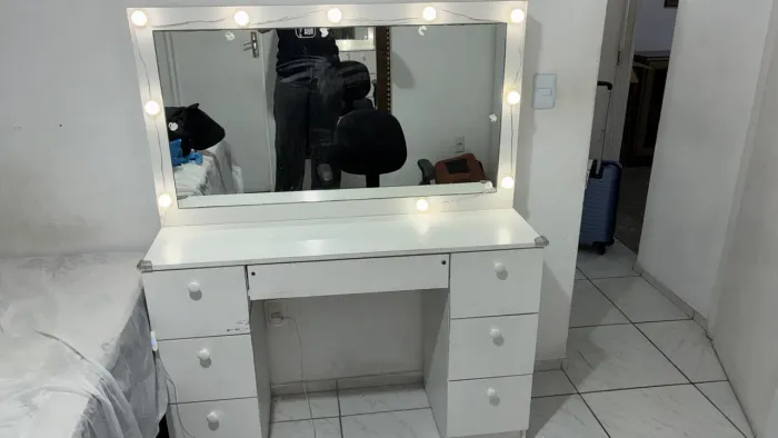 Vendo por motivo de viagem