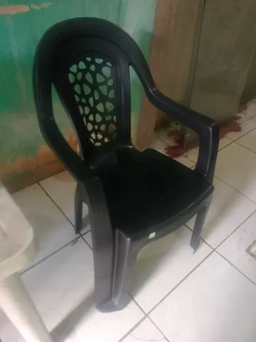 Cadeira de plástico novinha 