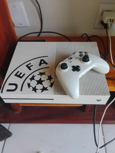 VENDO XBOX ONE S BRANCO ? CHAMPIONS LEAGUE