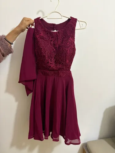 Vestido Curto Bordo | Tam: P