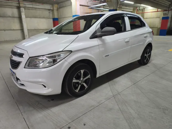 Chevrolet Onix Hatch LT 1.0 8V Flex Power Mec. 4P 2015