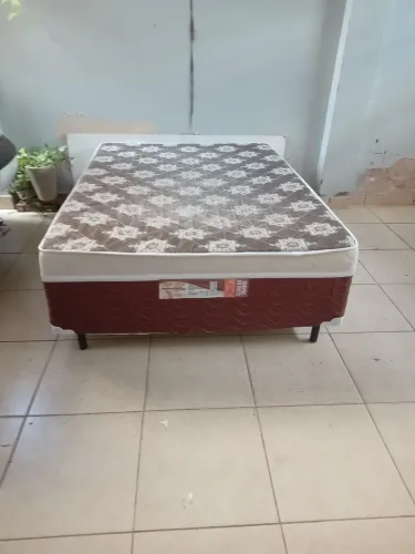 Cama casal BOX acoplada.